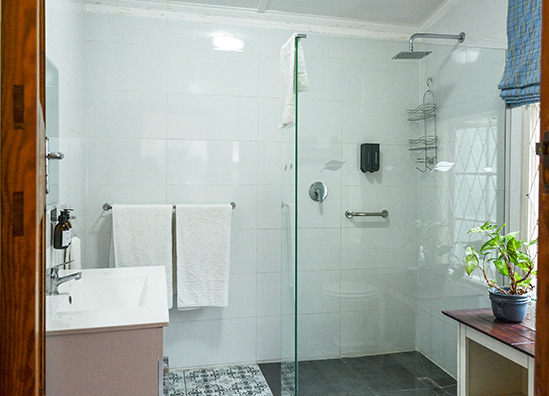 Our Rooms unit 5 bathroom1